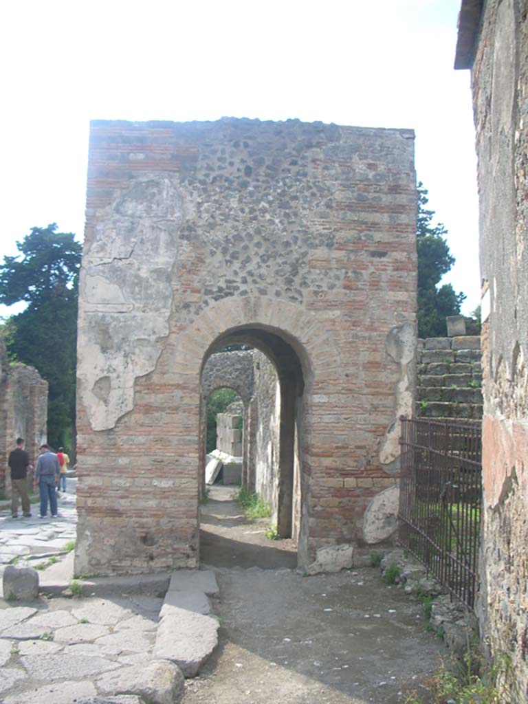 VI.1.1 Pompeii, on right. May 2010. 
Looking north through south end of east side of Herculaneum Gate. Photo courtesy of Ivo van der Graaff.