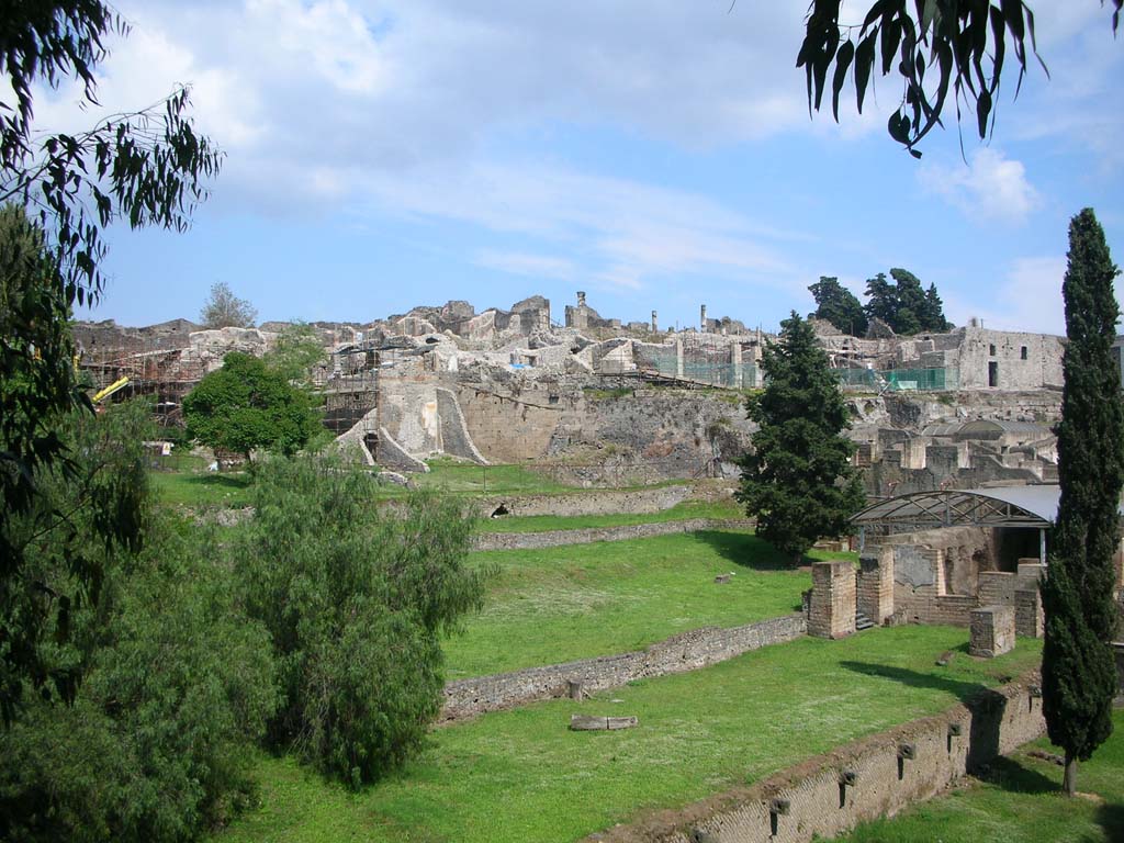 Walls on west side of Pompeii. May 2010. 
Looking south-east towards City Wall at rear of VII.16.15/14/13, in centre, with Marine Gate, on right. Photo courtesy of Ivo van der Graaff.