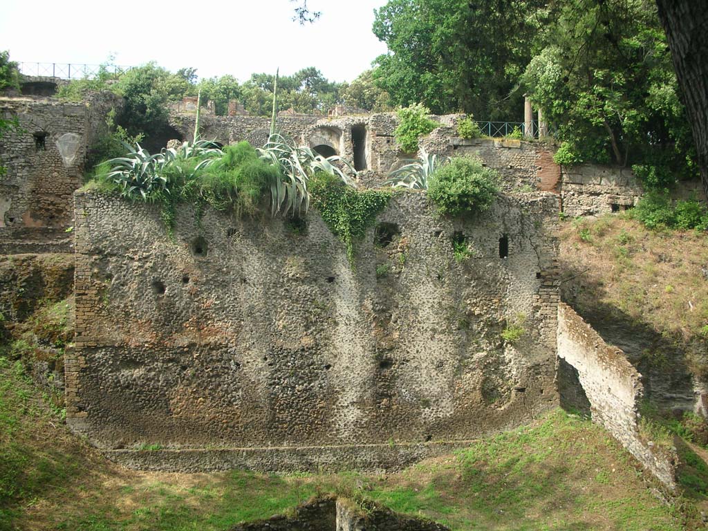 VIII.2.39 Pompeii. May 2011. 
Looking north at rear towards lower, middle and upper remaining floors. Photo courtesy of Ivo van der Graaff.