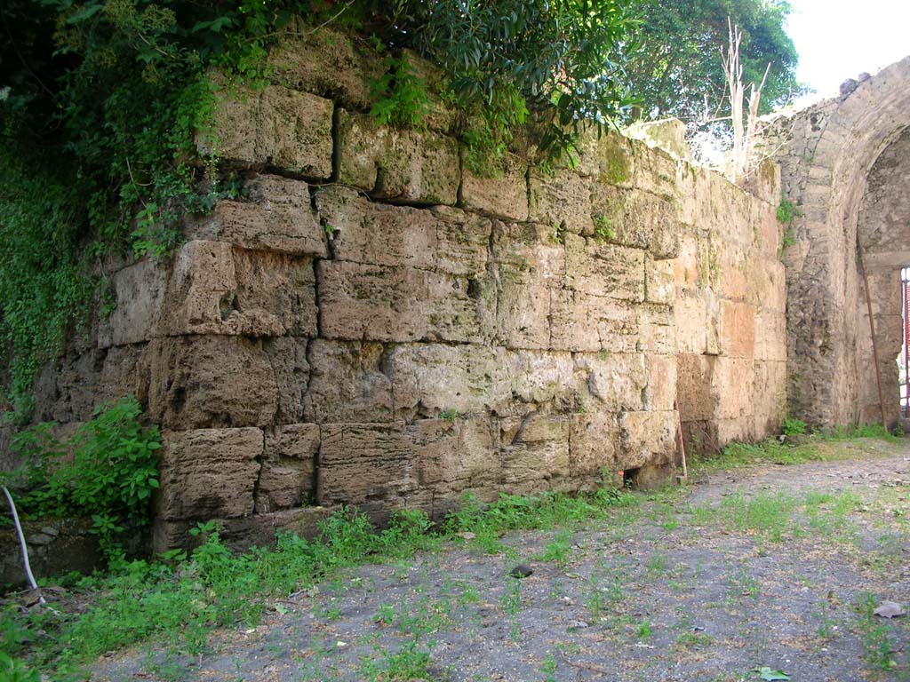 Porta Stabia, Pompeii. May 2010. Looking north along west wall of gate. Photo courtesy of Ivo van der Graaff.