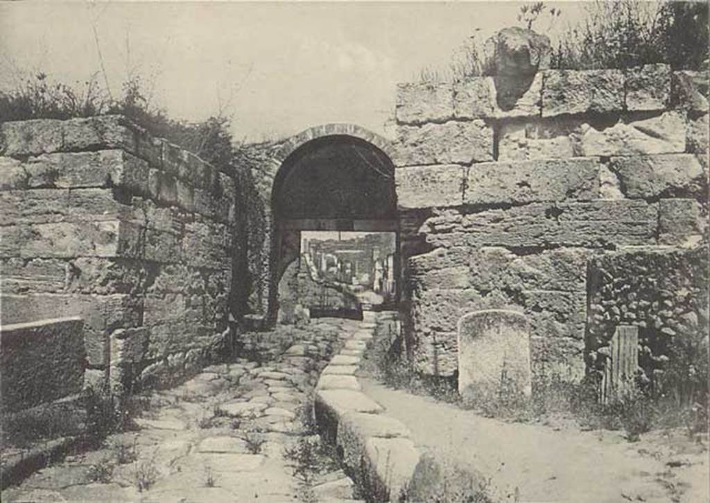 Porta di Stabia. Early 20th century. City walls and Cippus of L. Avianius Flaccus and Q. Spedius Firmus. 
Photo courtesy of Drew Baker.