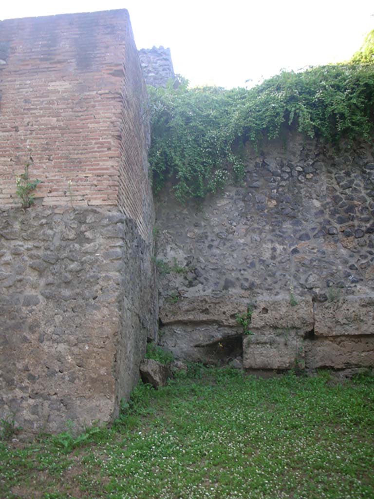 Tower II Pompeii, on south side of City. May 2010. 
Looking north to junction of Tower with City Walls on east side of Tower. Photo courtesy of Ivo van der Graaff.