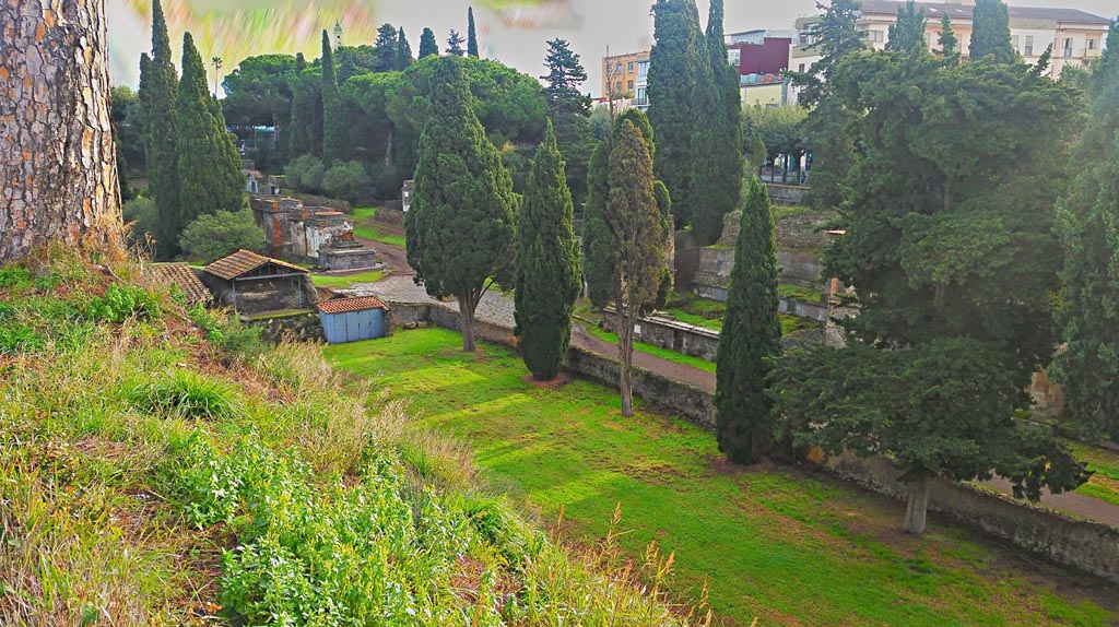 Walls on west side of Porta Nocera, Pompeii. 2017/2018/2019. 
Looking south-east from top of Walls down onto Via del Tombe. Photo courtesy of Giuseppe Ciaramella.