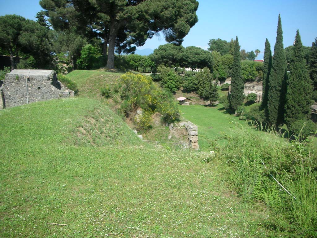 Porta Nocera, Pompeii. May 2010. 
Looking east towards Nocera Gate, on left, across agger towards city wall on south-east side of Gate. Photo courtesy of Ivo van der Graaff.