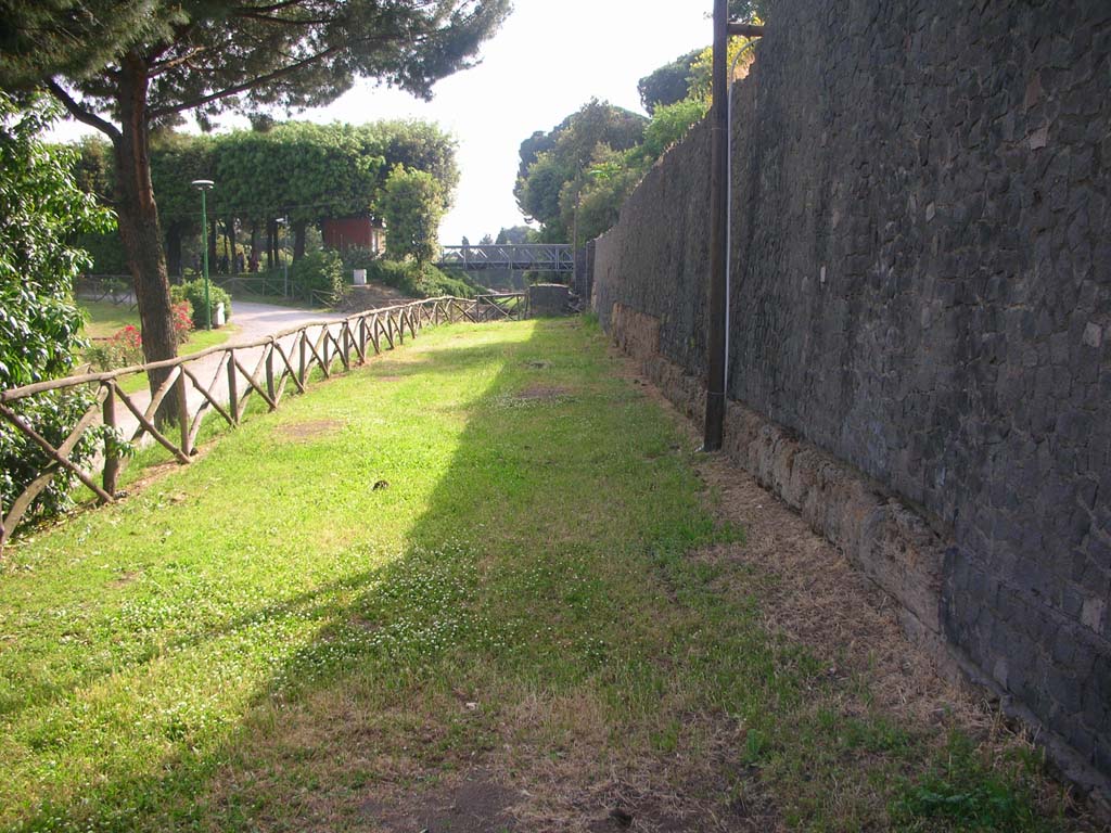 Walls on south side of City, Pompeii. May 2010. Looking west along Walls towards Tower IV. Photo courtesy of Ivo van der Graaff.