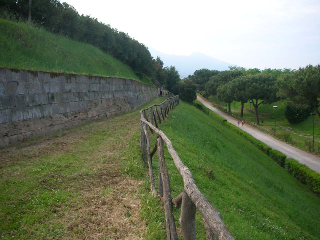 Walls on the east side of Pompeii, May 2010. Looking north towards Tower VI. Photo courtesy of Ivo van der Graaff.
