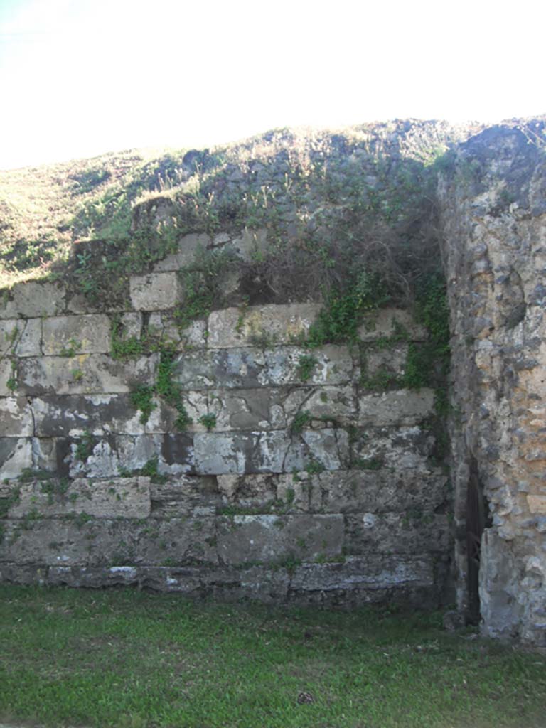 Walls on north-east side of Pompeii. June 2012. 
Detail of City Wall on east side of Tower 7. Photo courtesy of Ivo van der Graaff.