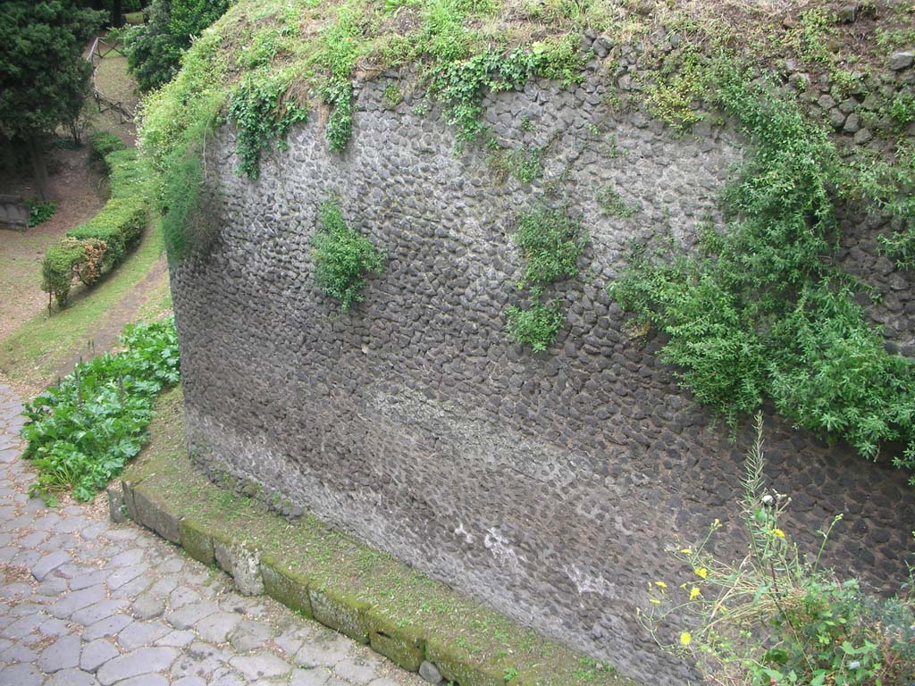 Walls on east side of Pompeii. May 2010. 
Looking south towards east end of wall leading into Nola Gate. Photo courtesy of Ivo van der Graaff.
