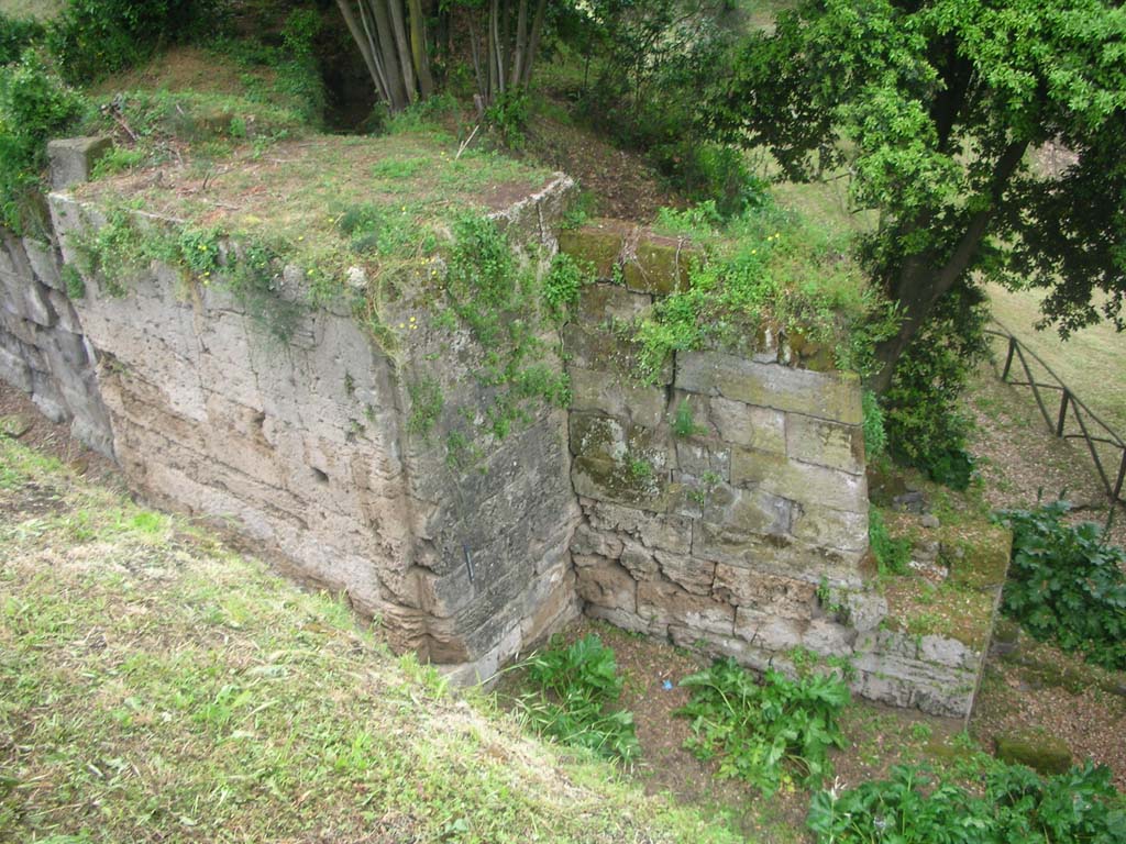 Walls on east side of Pompeii in north-east corner. May 2010. 
Looking towards north side of Nola Gate and City Walls at east end. Photo courtesy of Ivo van der Graaff.
