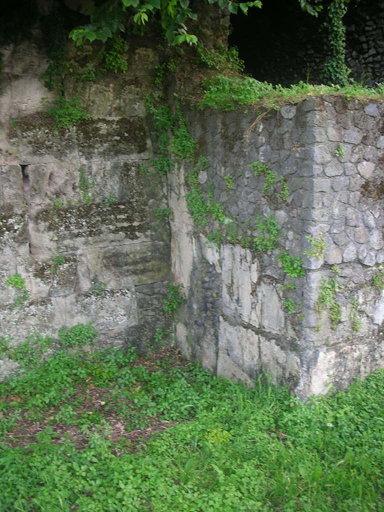 Walls on east side of Pompeii in north-east corner. May 2010.
Corner junction of City Walls and Tower VIII. Photo courtesy of Ivo van der Graaff.