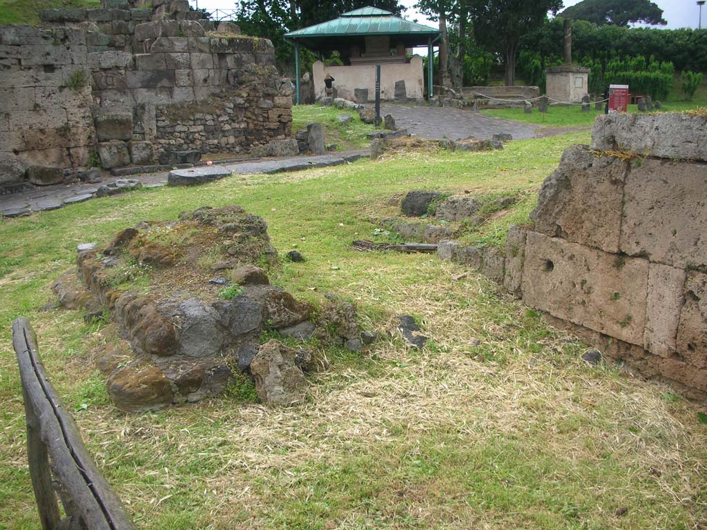 City Walls on north side of Pompeii, east side of Vesuvian Gate, May 2010. 
Looking west towards Vesuvian Gate. Photo courtesy of Ivo van der Graaff.