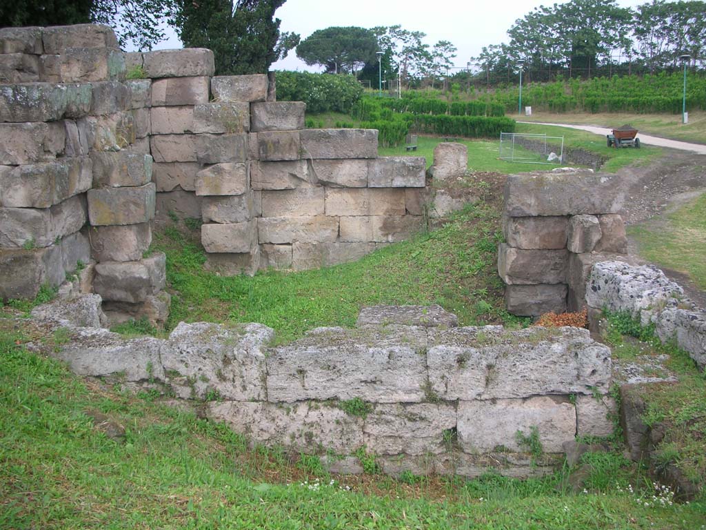 Vesuvian Gate, Pompeii. May 2010. 
Looking north towards City Walls. The north exterior wall, at the top. Photo courtesy of Ivo van der Graaff.