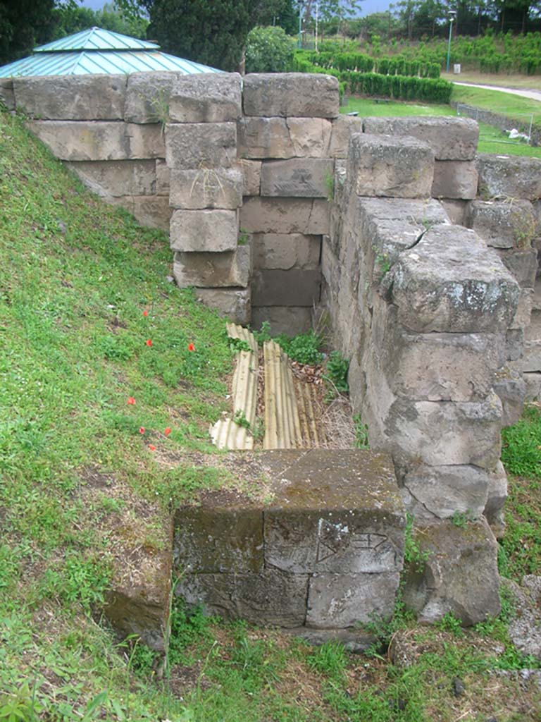 Vesuvian Gate, Pompeii. May 2010. 
Looking north towards City Wall on north side of Gate, with Mason’s marks, lower centre. Photo courtesy of Ivo van der Graaff.