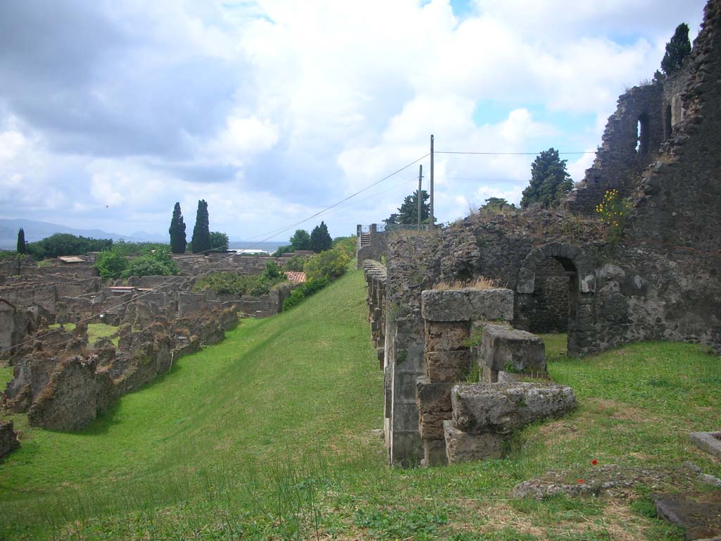 City Walls, Pompeii. May 2010. Looking west along south walls, from Tower X, on right. Photo courtesy of Ivo van der Graaff.